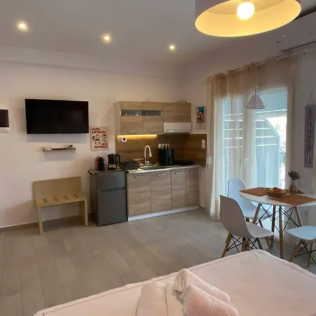 Goldfish Chalkidiki - Affordable Luxury *